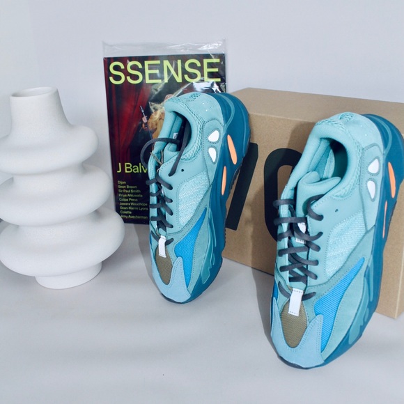 YEEZY Boosts 700 Faded Azure - Picture 2 of 5